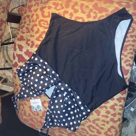 NWT Cute Polka Dot bathing suit - Picture 1 of 6